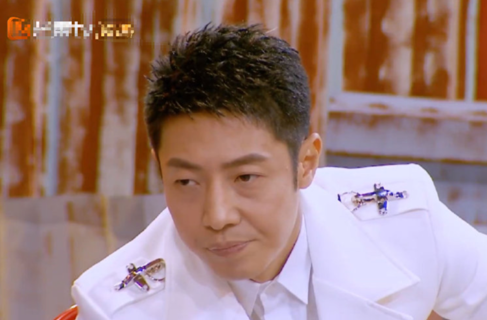 而此处《明星大侦探》中设定非常具体