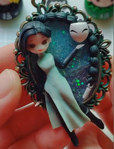 女孩用粘土制作"梅花十三",开始不咋期待,看到成品:血压飙升