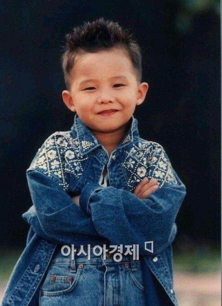 权志龙以男子组合bigbang成员身份正式出道,这一这么说权志龙从小就在