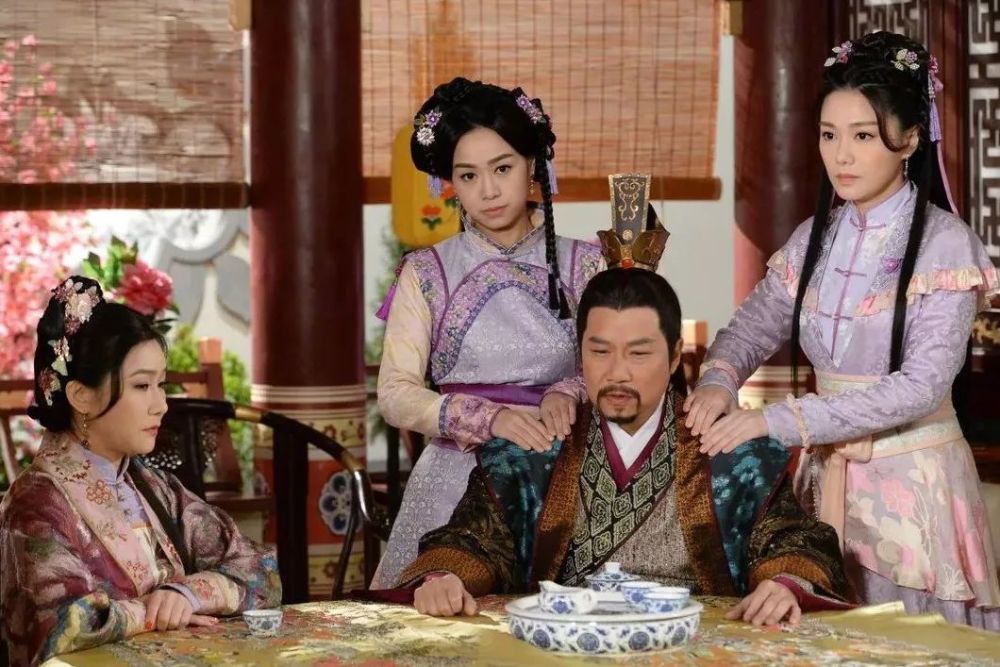 虽然这部剧他俩不是主角,但是作用不小,除此之外郭少芸跟张慧仪演的