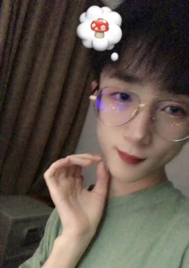 直播一年就有1000万粉丝王小歪女装直播谁能顶得住