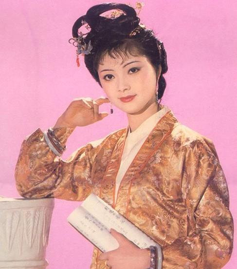 《红楼梦》中贾宝玉和林黛玉、薛宝钗都是近亲