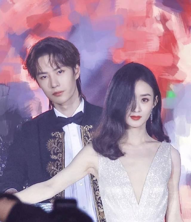 冯绍峰新剧最新路透皮肤发黄发暗扮中年人披风衣绅士气质不减