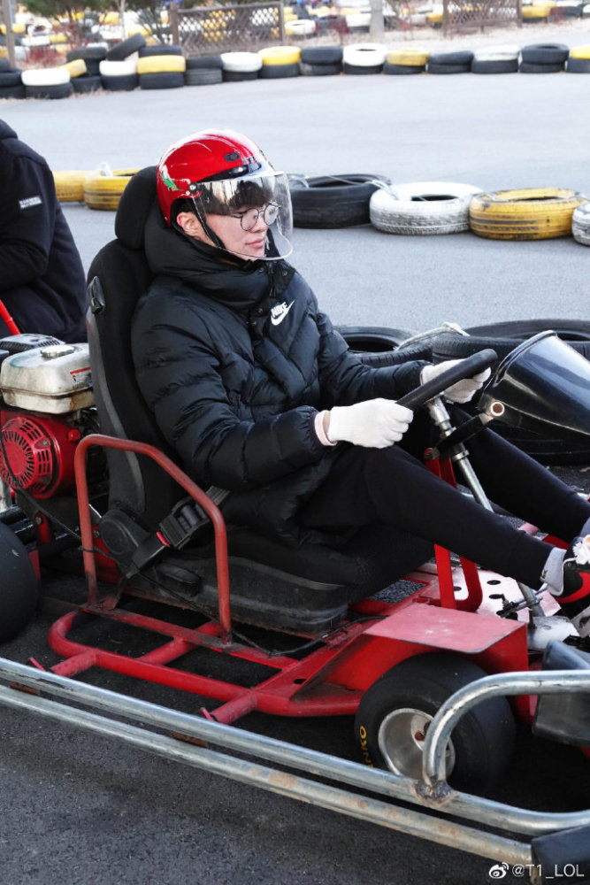 skt团建新玩法全员卡丁车开溜粉丝李哥你鞋洗了吗