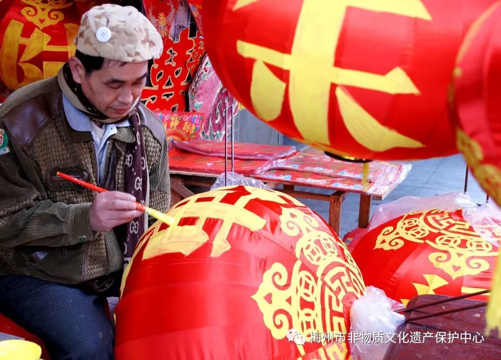 老行当:灯笼写字