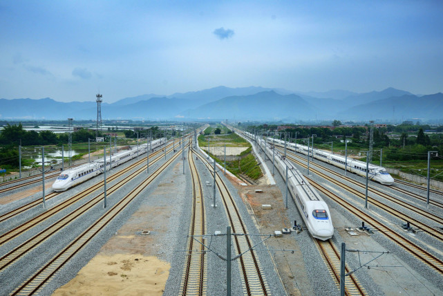 打开腾讯                     谭亮 摄 1月7日,高铁列车方面,由广州