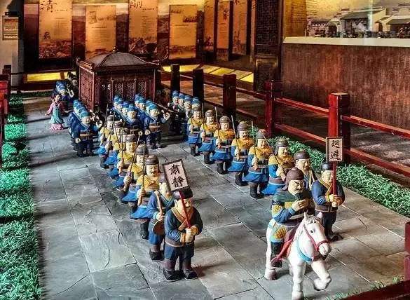 张居正所乘轿子堪称世界之最内有套间厨房厕所