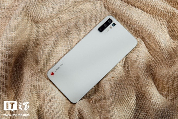 使用坚果pro 3 tnt模式,我解锁了办公新技能