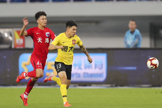 洛国富受伤后露面有异样,恒大启动b计划续约6名球员