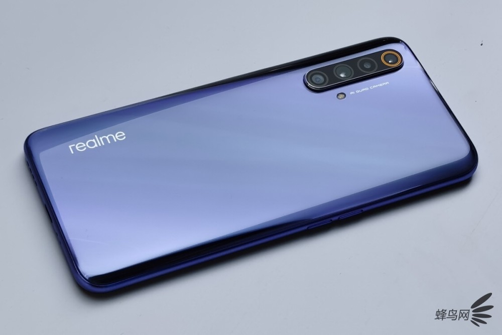 双摄挖孔全面屏 realme x50 5g真机图赏_腾讯新闻