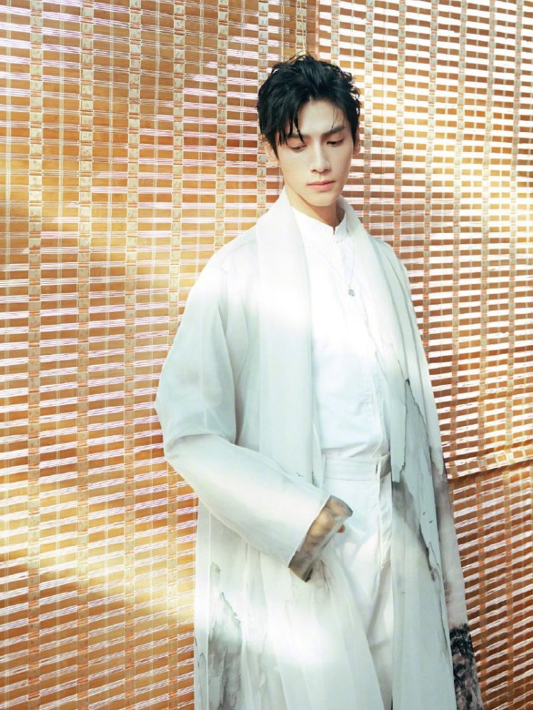 汉服不是只能温文尔雅,这些男星穿起汉服,个个英姿飒爽