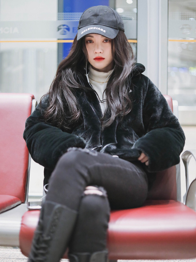 鞠婧祎身高只有159cm只凭一双长靴居然秒变腿精