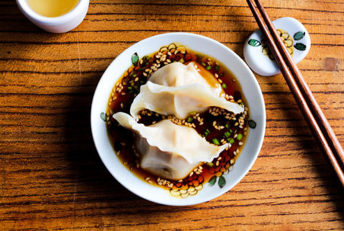 "万能蘸汁"这么做,三碗饺子不够吃,过年就靠它"拌所有"了