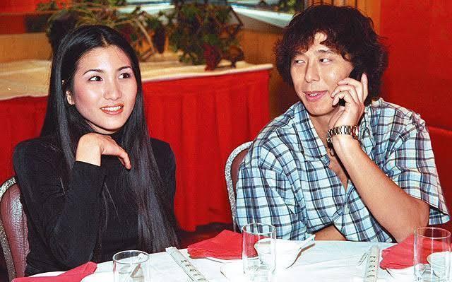 前港姐晒合照贺妈妈郑佩佩生日 自曝与老公交往时仍约会其他男性