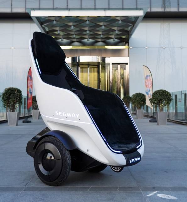 平衡车鼻祖 segway 新发布的蛋型自平衡车 s-pod 看起来就像从电影里