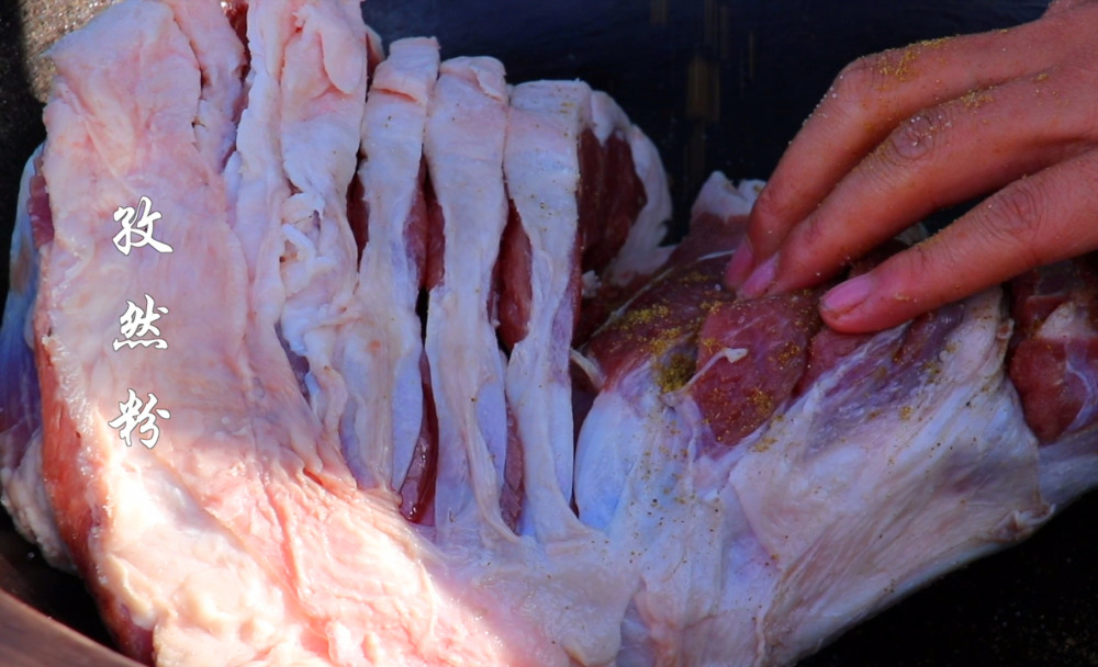 肥而不腻,酥烂软糯的蒸羊腿,在寒冬里吃起来既暖身又暖心,绝了