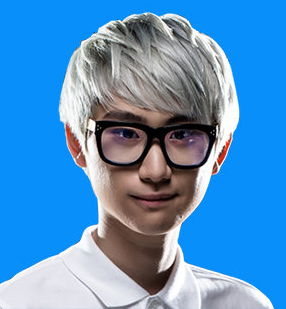 最骚的是lwx,lwx的大头贴不知道是不是得罪摄影师,他右边的眉毛上扬到