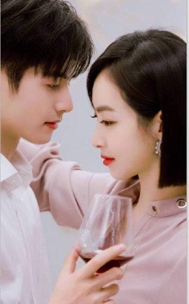 宋茜和宋威龙主演的《资深少女的初恋》改成了《下一站是幸福》,虽然