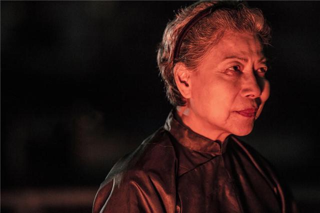 鬼后罗兰近照曝光童年记忆一点没变85岁从未婚嫁一生无子