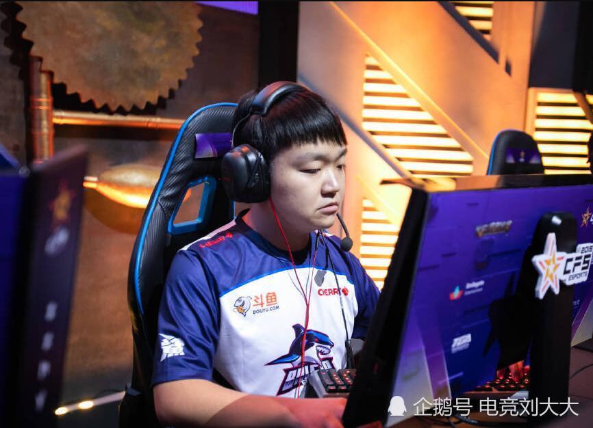 白鲨现场奖励even十万现金看他加入白鲨的这一年十万真不多