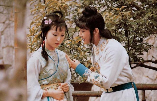 林黛玉|在《红楼梦》里，林黛玉受伤害的是她的爱情，还是她的友情？