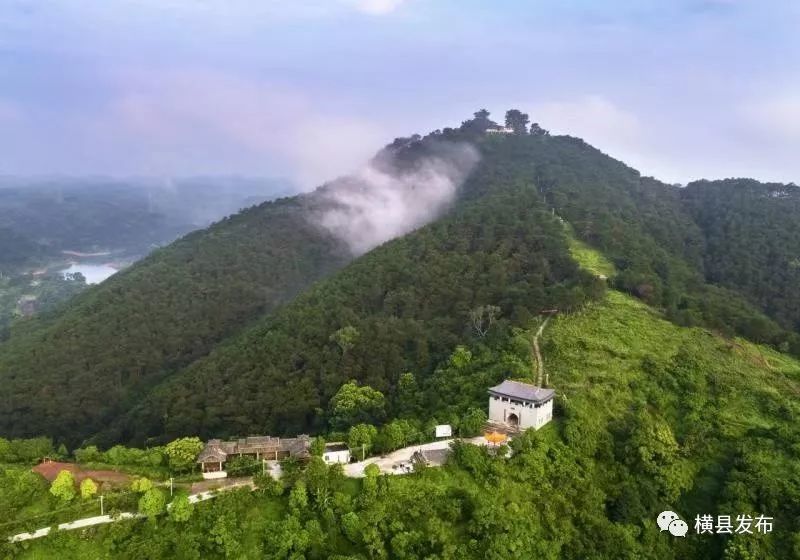 登山步道览冬日娘娘山