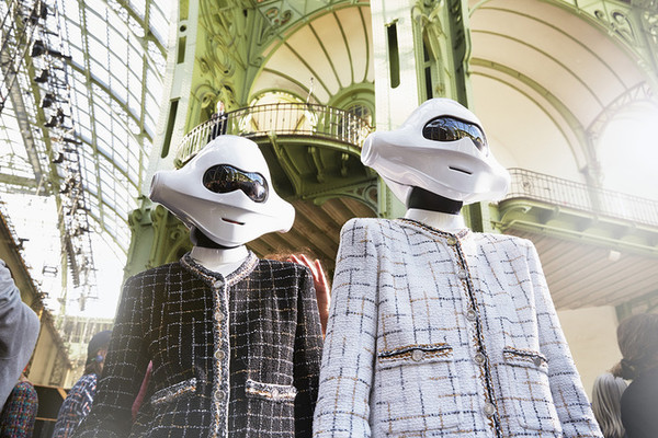 "时尚与科技"混搭的香奈儿,秀场全是电缆,老佛爷的高瞻远瞩令人赞叹!