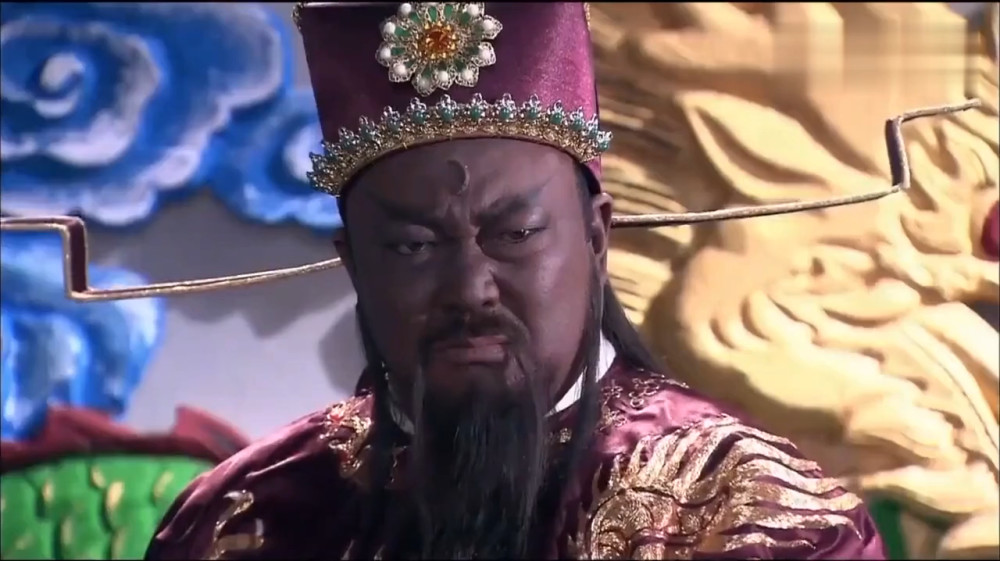 4个版本的"包青天",图一经典,图二搞笑,看到图四:差了10个色号!