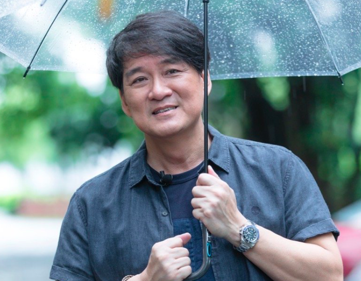 周华健携混血儿子录节目父子相差30岁同框似兄弟儿子发际线好高