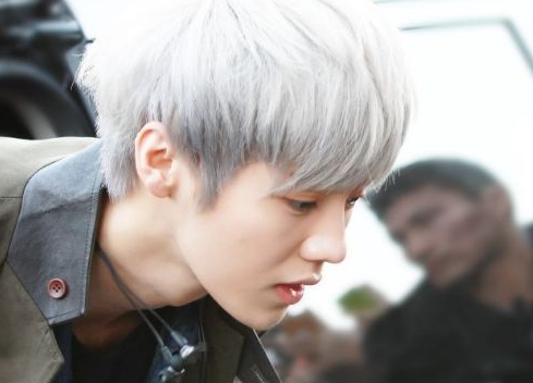 有种秀恩爱叫鹿晗关晓彤悄悄撒糖你剪发染奶奶灰我也陪你