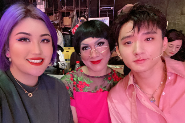 赤木刚宪韩美娟同框破不和传闻俩人大秀公主抱体态过于优美