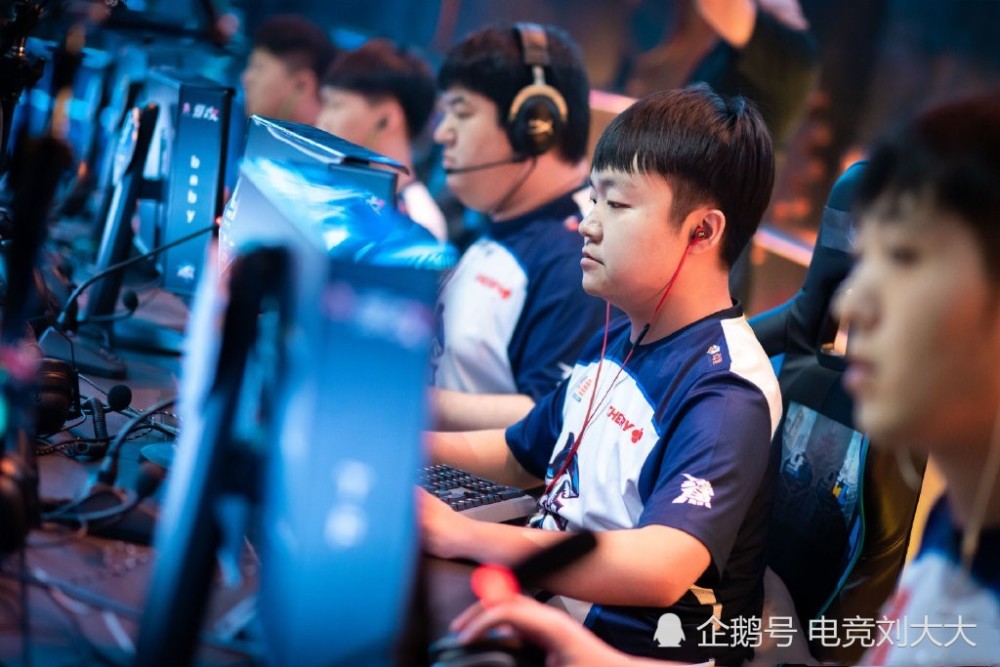 白鲨现场奖励even十万现金看他加入白鲨的这一年十万真不多