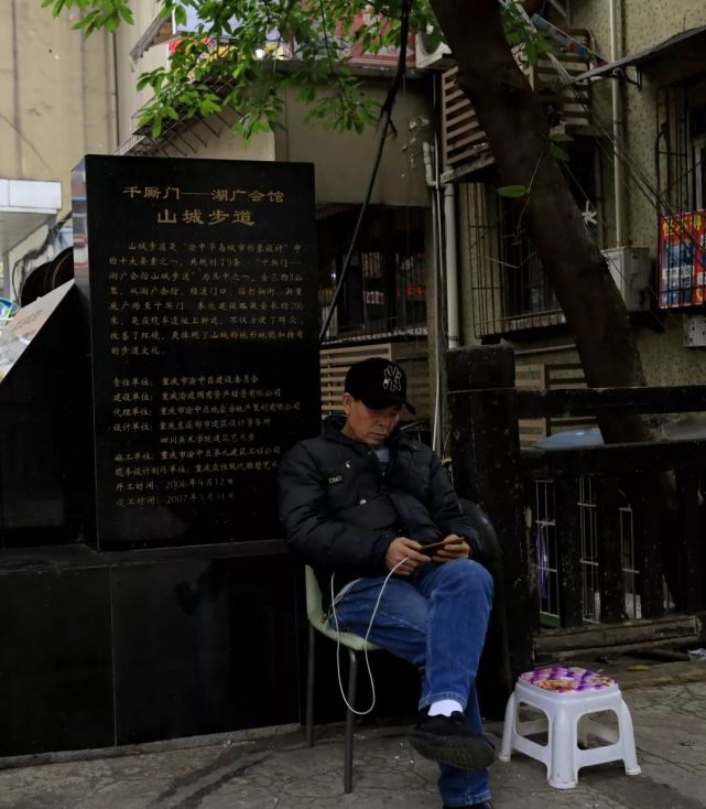 和湖广会馆再往前,抗战时期川军将领兰文斌的宅邸厚庐已经被围挡起来