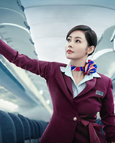 《中国机长》5位空姐学历曝光,四位都是科班出身,只有李沁让人意外
