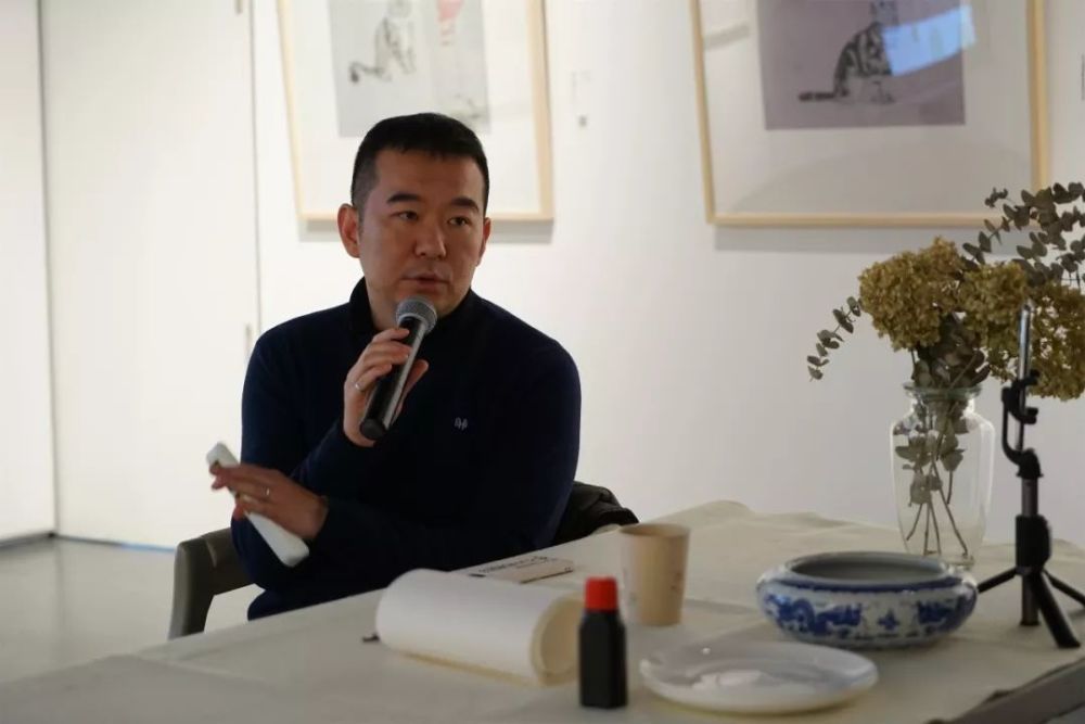 本期邀请的是参展画家之一华彬老师,他是中国美术家协会会员,苏州国