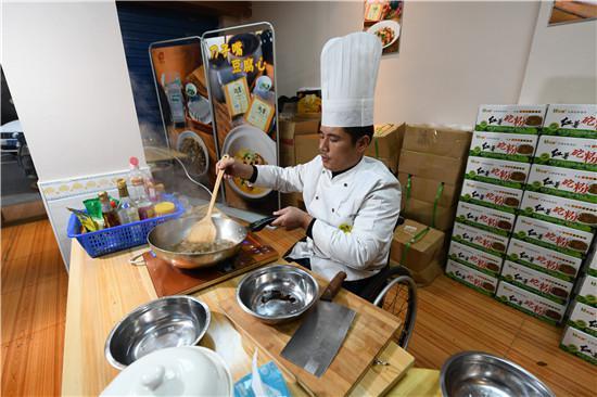 在周炳炎和另一位从事食材研发的朋友廖双跳的帮助下,陈浩先后研发出