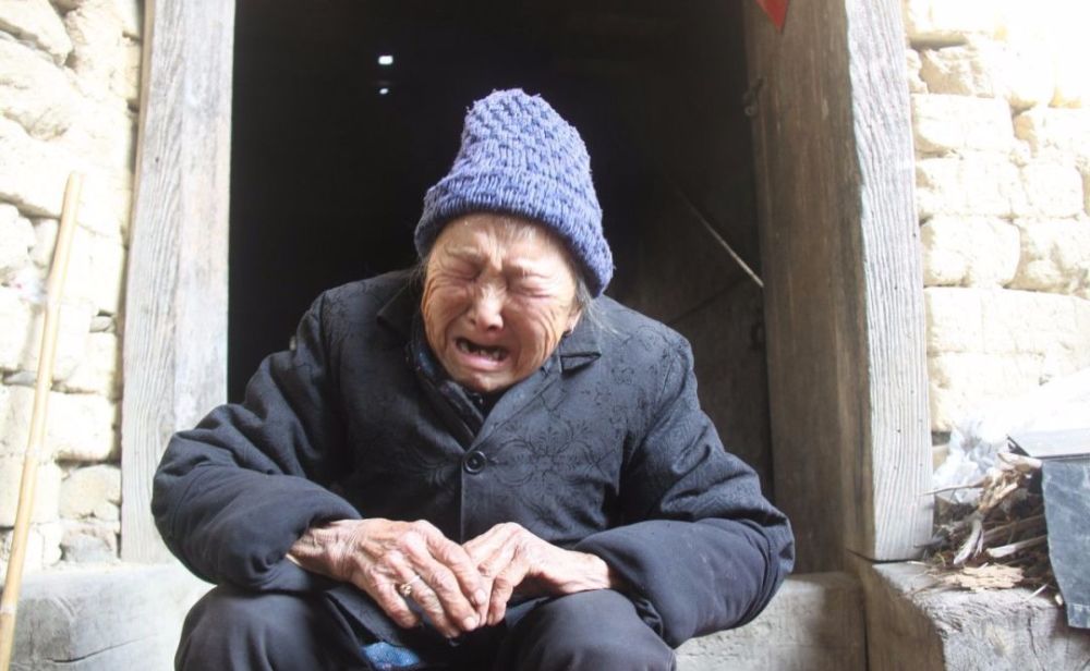 人到晚年,手里要紧握两样东西,丢了一样,晚年多半很凄凉