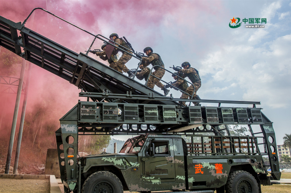 开训开战武警特战队员热血练兵