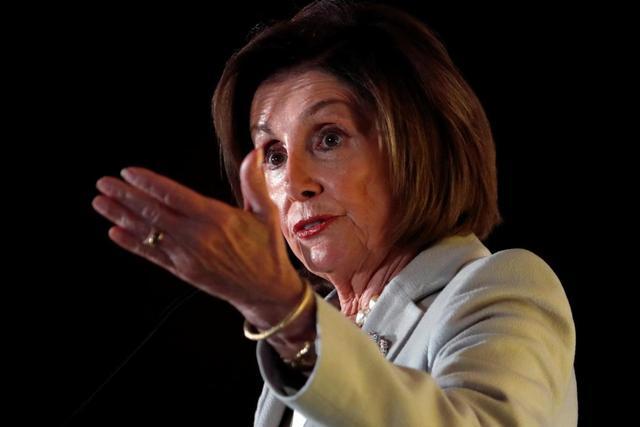 唐纳德·特朗普|佩洛西：特朗普如迷路司机，宁愿漫无目的开车也不问路，怕伤自尊