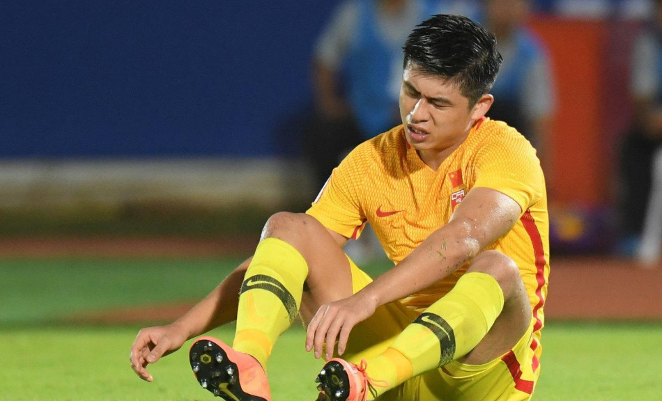 张玉宁2个镜头体现职业素养!国足未来该有他一席之地