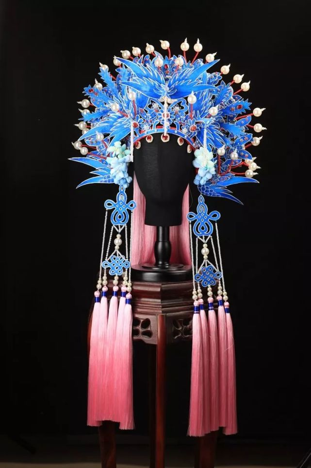 成都小姐姐用18个易拉罐制作出超美古风头饰,引50万人在线打call!