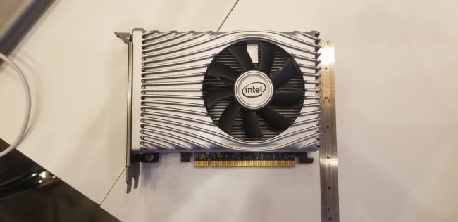 英特尔dg1独显样卡真机照公布:幽蓝色信仰灯亮瞎眼