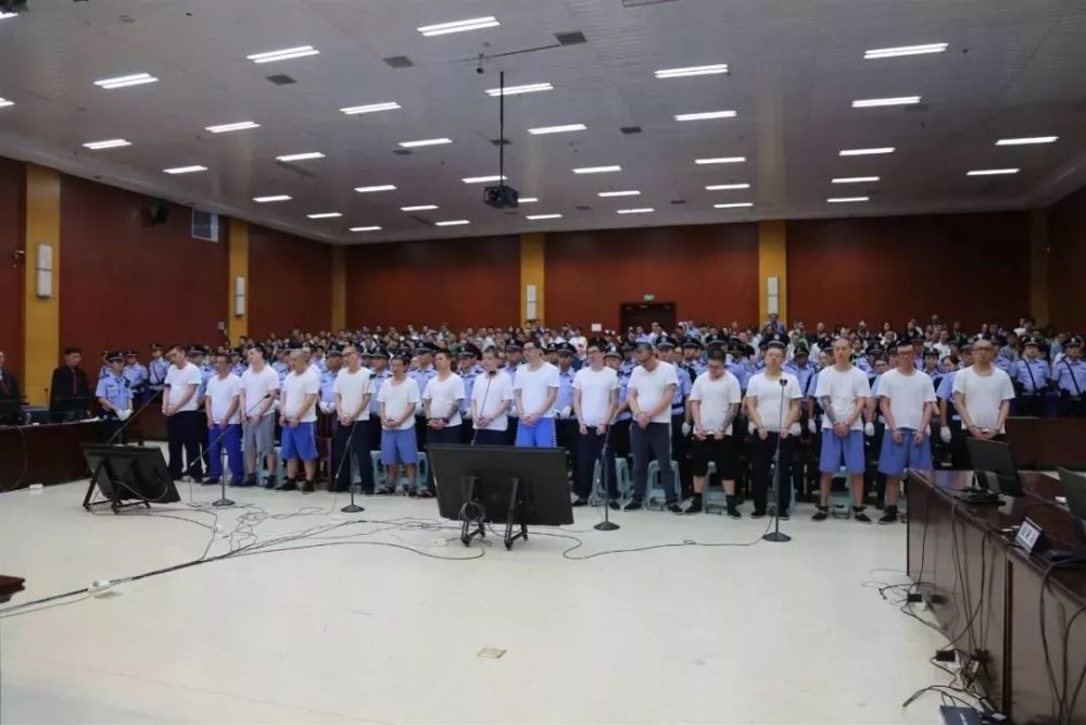 朱永君等31人涉黑案庭审现场