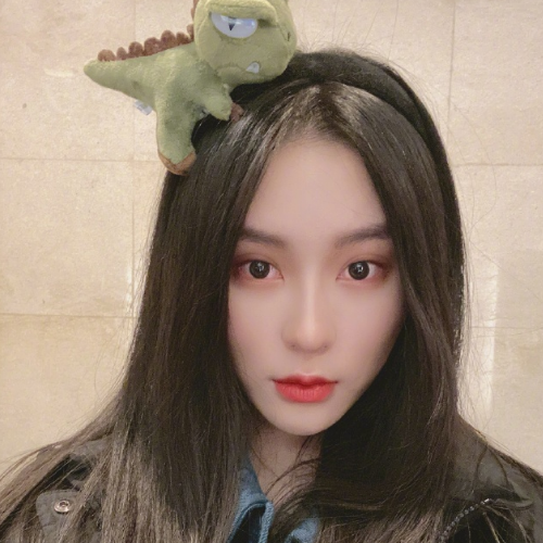 杨馥宇用原相机自拍,关闭大眼和瘦脸后,就像是回到了整容前_腾讯新闻