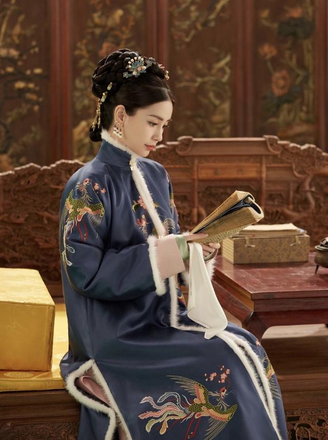 baby新造型美翻了!30岁首穿清宫冬装,绝美容颜风情万种