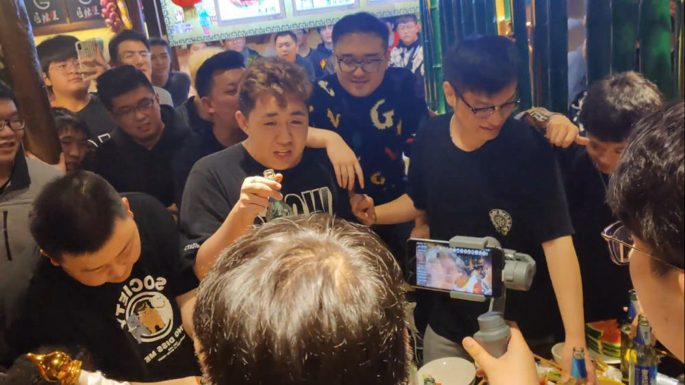 kid花5000块让孙亚龙的人生圆满了笑笑连说10遍感谢小孩游神