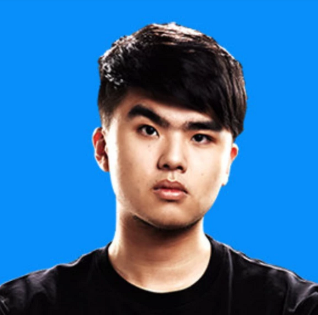 "最靓的崽"非林炜翔莫属,必须是过目不忘的那种,虽然现在也是浓眉大眼