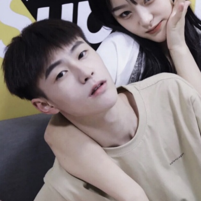 情侣kiss,男票愿意亲你"3个地方",咳咳,丫头遇见真爱了