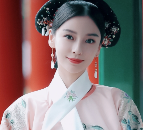 提起杨颖的名字大家都不陌生了,她近几年在娱乐圈中发展的顺风顺水