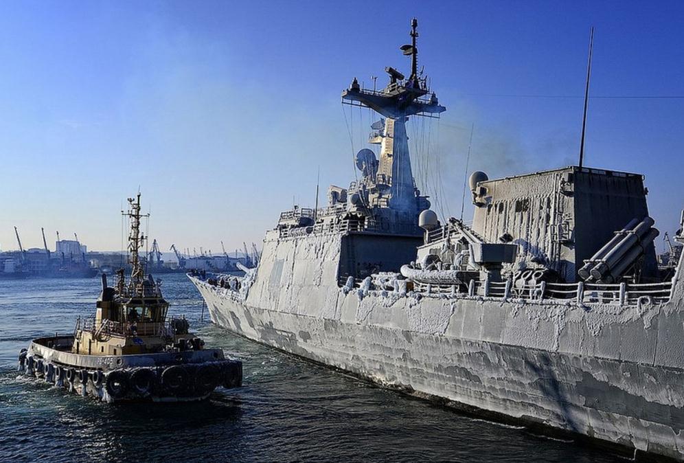 每到冬天,高纬度国家的海军都要犯愁,因为彻骨的严寒会让充斥在军舰